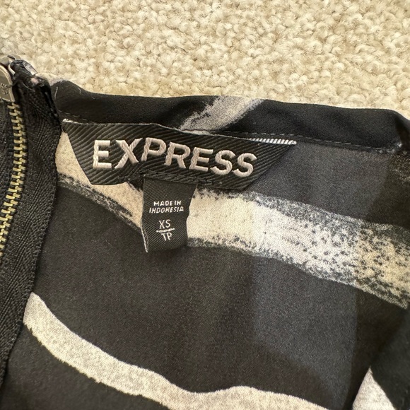 Express Tall Petite Blouse with zipper back - Picture 5 of 8